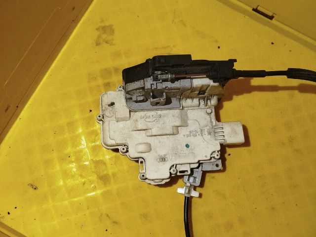 bontott VW PASSAT B6 Bal hátsó Ajtózár