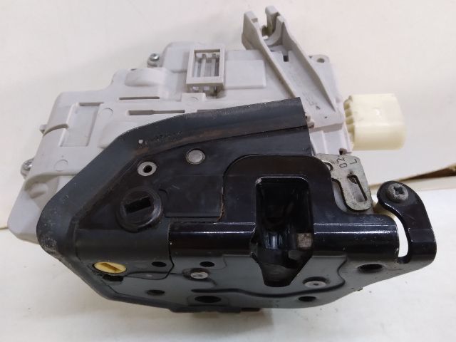 bontott VW PASSAT B6 Bal hátsó Ajtózár