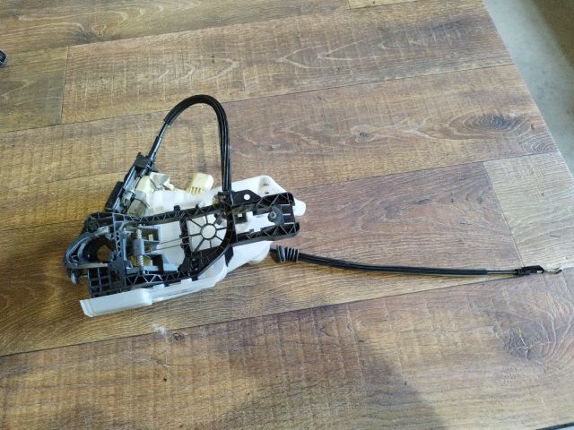 bontott VW PASSAT B6 Bal hátsó Ajtózár