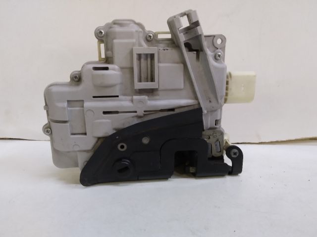 bontott VW PASSAT B6 Bal hátsó Ajtózár