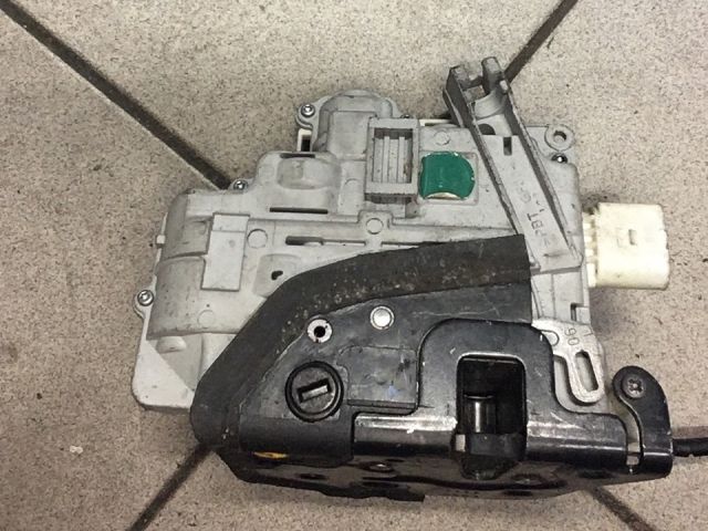 bontott VW PASSAT B6 Bal hátsó Ajtózár