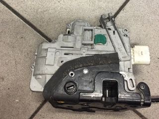 bontott VW PASSAT B6 Bal hátsó Ajtózár