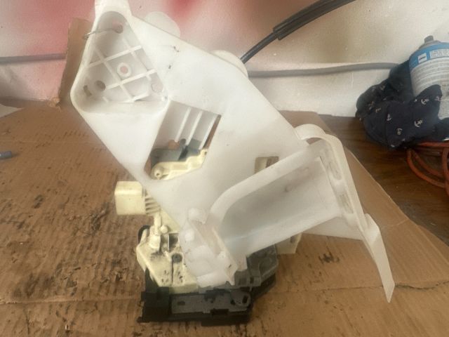 bontott VW PASSAT B6 Bal hátsó Ajtózár