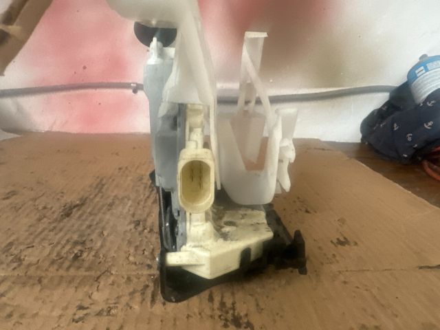 bontott VW PASSAT B6 Bal hátsó Ajtózár