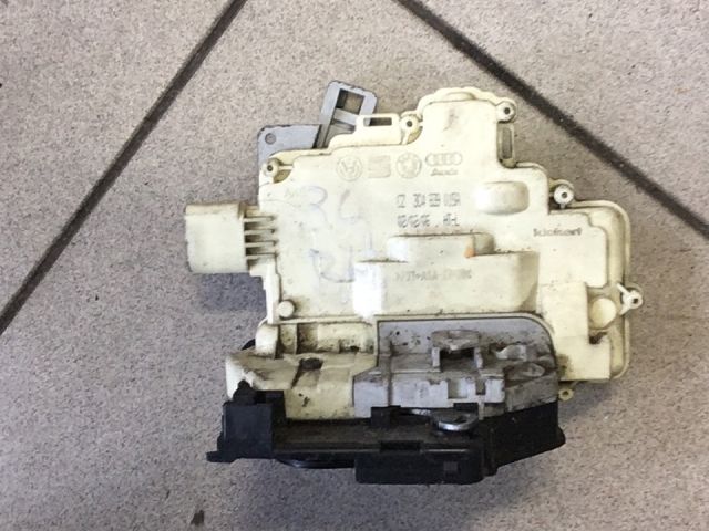 bontott VW PASSAT B6 Bal hátsó Ajtózár