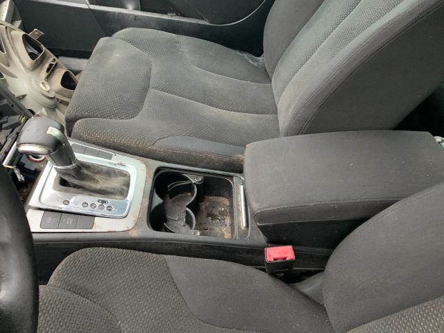 bontott VW PASSAT B6 Bal hátsó Dobbetét (Kerékjárati, Műanyag)