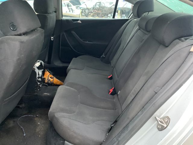 bontott VW PASSAT B6 Bal hátsó Gumikéder