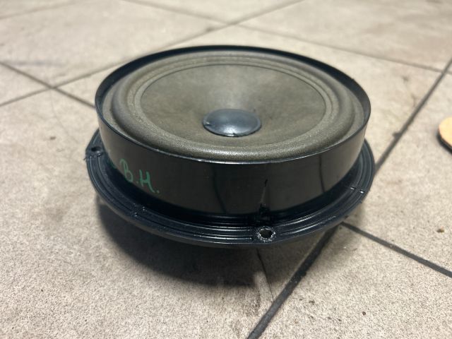 bontott VW PASSAT B6 Bal hátsó Hangszóró