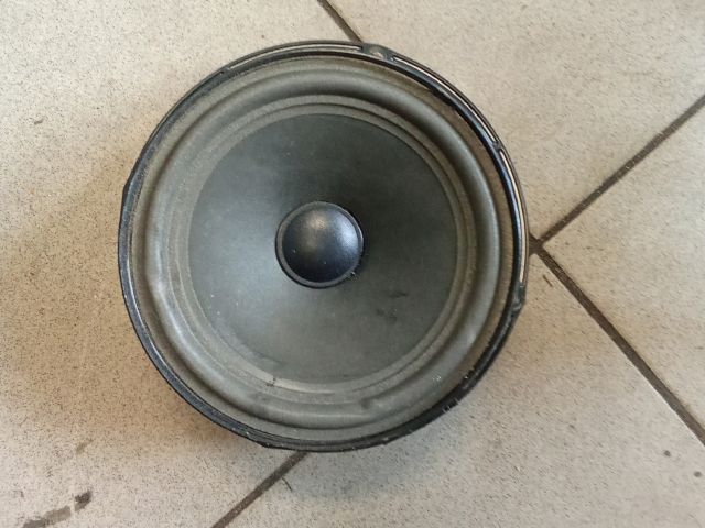 bontott VW PASSAT B6 Bal hátsó Hangszóró