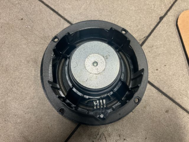 bontott VW PASSAT B6 Bal hátsó Hangszóró