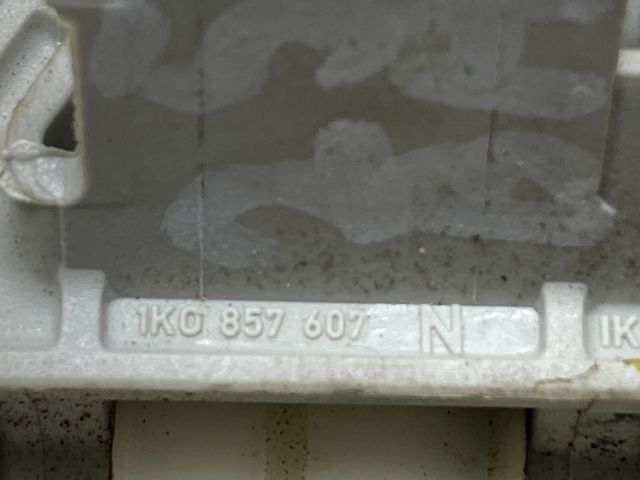 bontott VW PASSAT B6 Bal hátsó Kapaszkodó (Felső)