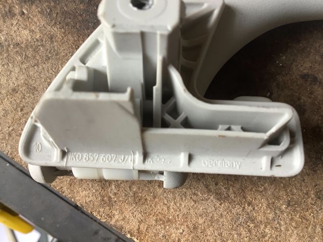 bontott VW PASSAT B6 Bal hátsó Kapaszkodó (Felső)