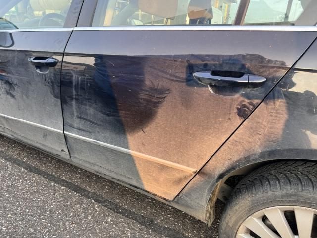 bontott VW PASSAT B6 Bal hátsó Kilincs Burkolat