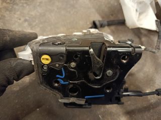 bontott VW PASSAT B6 Bal hátsó Központizár Motor