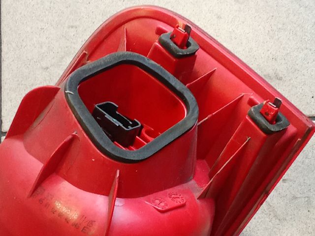 bontott VW PASSAT B6 Bal Hátsó Lámpa