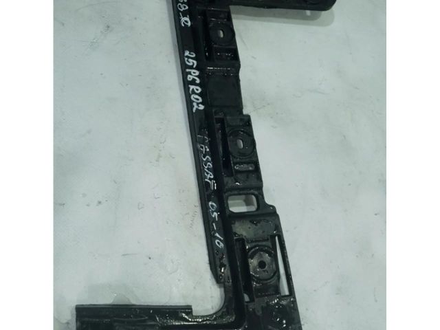 bontott VW PASSAT B6 Bal hátsó Lökhárító Tartó (Műanyag)