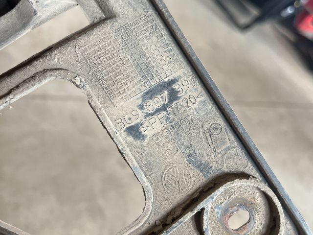 bontott VW PASSAT B6 Bal hátsó Oldal Lökhárító Tartó (Műanyag)