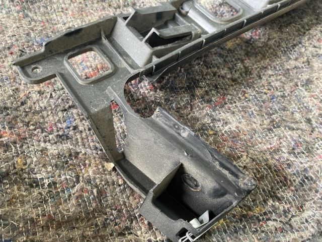 bontott VW PASSAT B6 Bal hátsó Oldal Lökhárító Tartó (Műanyag)