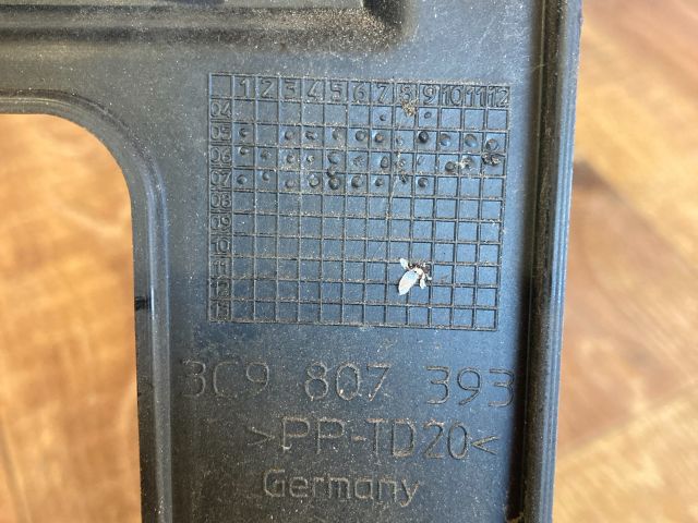 bontott VW PASSAT B6 Bal hátsó Oldal Lökhárító Tartó (Műanyag)