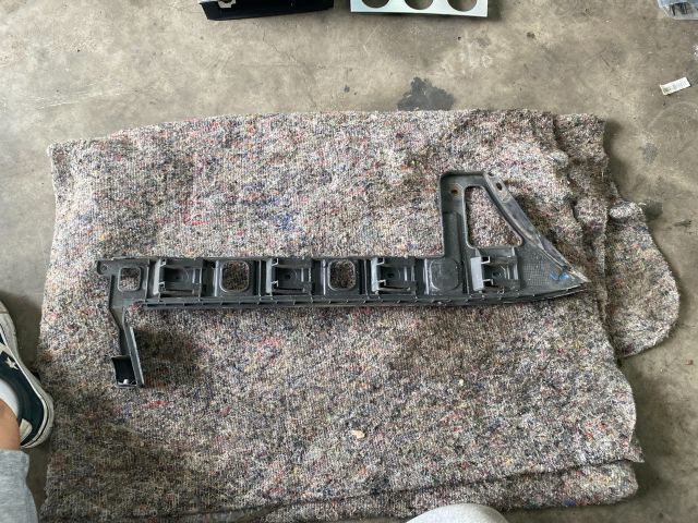 bontott VW PASSAT B6 Bal hátsó Oldal Lökhárító Tartó (Műanyag)