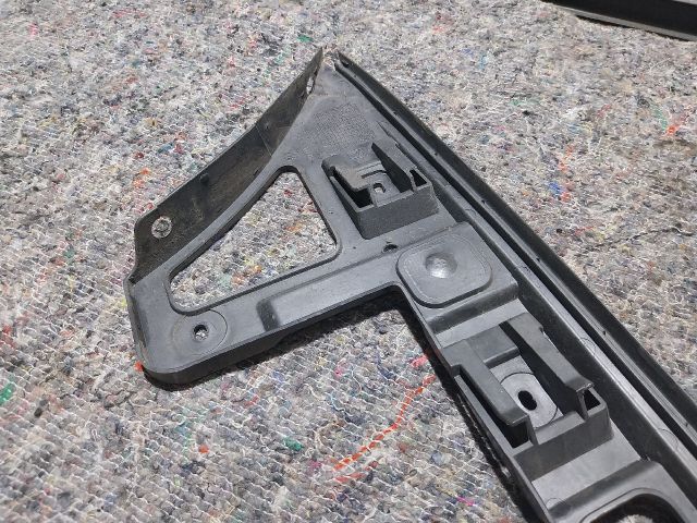 bontott VW PASSAT B6 Bal hátsó Oldal Lökhárító Tartó (Műanyag)