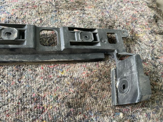 bontott VW PASSAT B6 Bal hátsó Oldal Lökhárító Tartó (Műanyag)