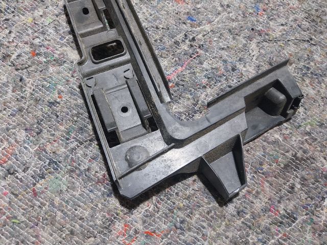 bontott VW PASSAT B6 Bal hátsó Oldal Lökhárító Tartó (Műanyag)