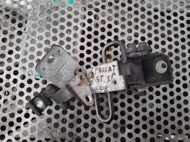 bontott VW PASSAT B6 Bal hátsó Zsanér