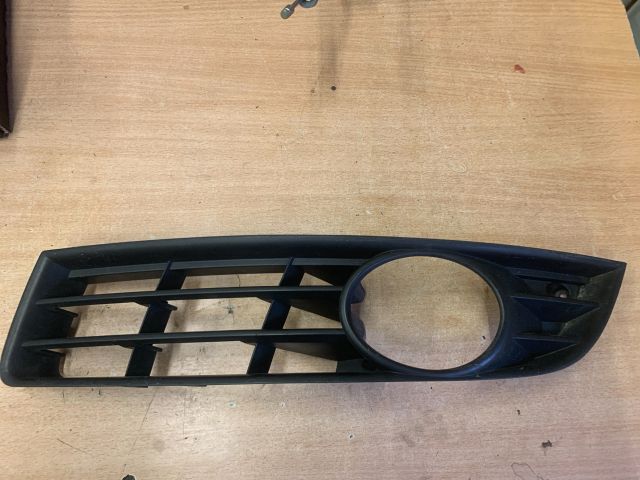 bontott VW PASSAT B6 Bal Ködfényszóró Lámpakeret