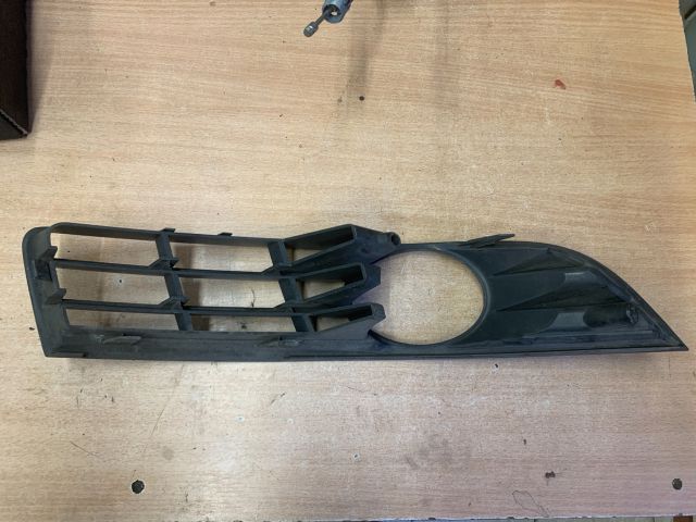 bontott VW PASSAT B6 Bal Ködfényszóró Lámpakeret