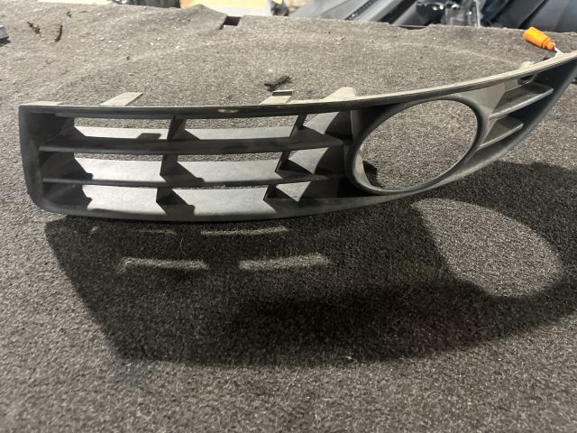 bontott VW PASSAT B6 Bal Ködlámpa Rács