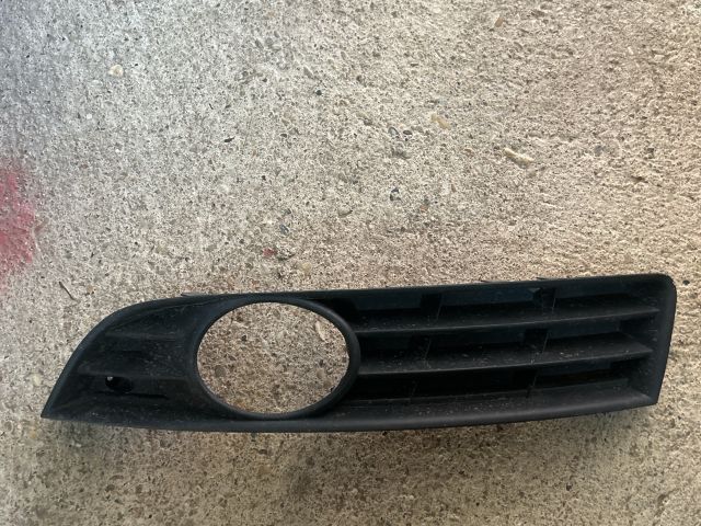 bontott VW PASSAT B6 Bal Ködlámpa Rács