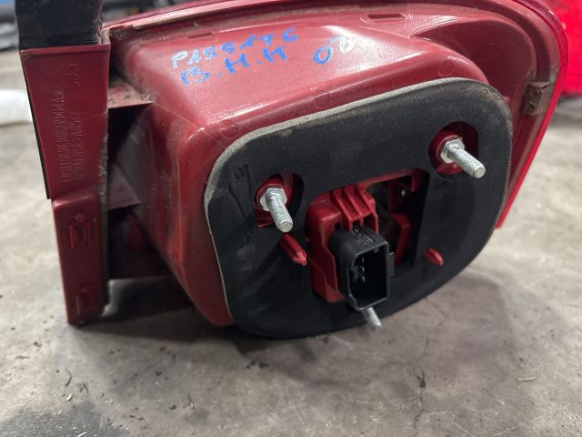 bontott VW PASSAT B6 Bal Külső Hátsó Lámpa