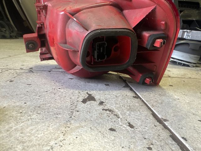 bontott VW PASSAT B6 Bal Külső Hátsó Lámpa