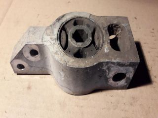 bontott VW PASSAT B6 Bal Lengőkar Tartó