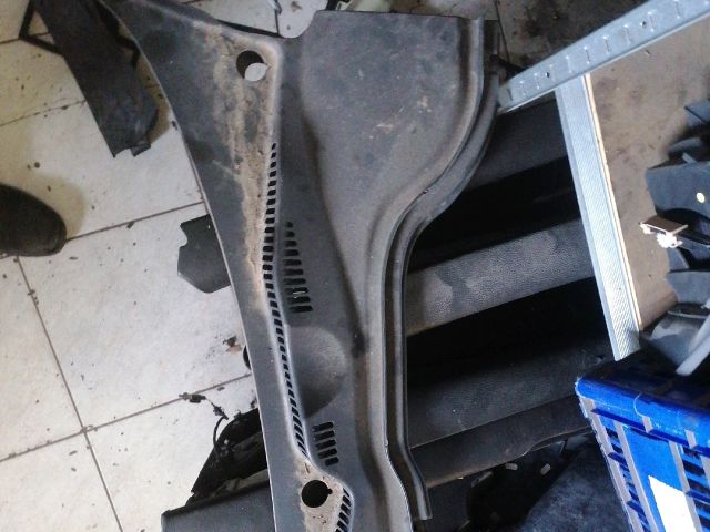 bontott VW PASSAT B6 Bal Levélrács Záróvég