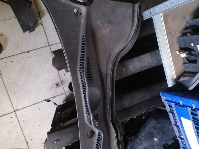 bontott VW PASSAT B6 Bal Levélrács Záróvég