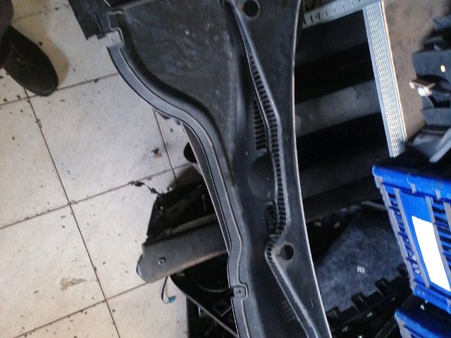 bontott VW PASSAT B6 Bal Levélrács Záróvég