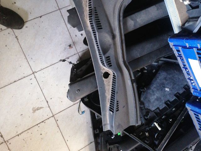 bontott VW PASSAT B6 Bal Levélrács Záróvég