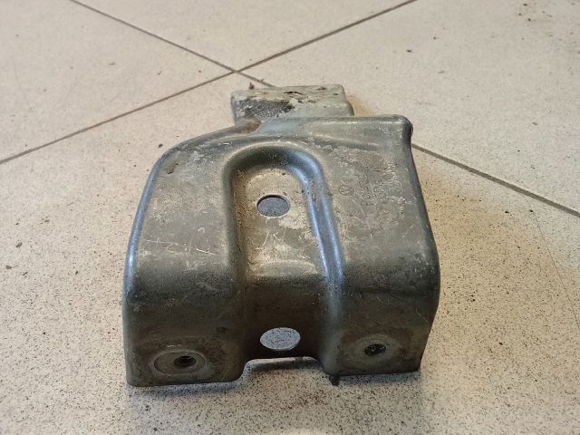 bontott VW PASSAT B6 Bal Sárvédő Oldaltartó