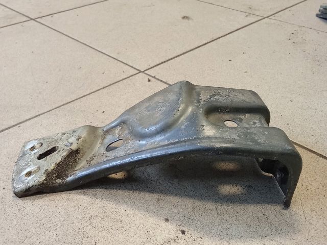 bontott VW PASSAT B6 Bal Sárvédő Oldaltartó