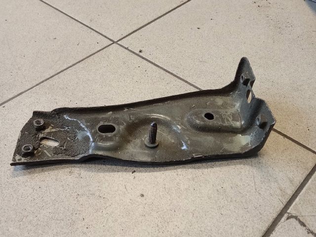 bontott VW PASSAT B6 Bal Sárvédő Oldaltartó