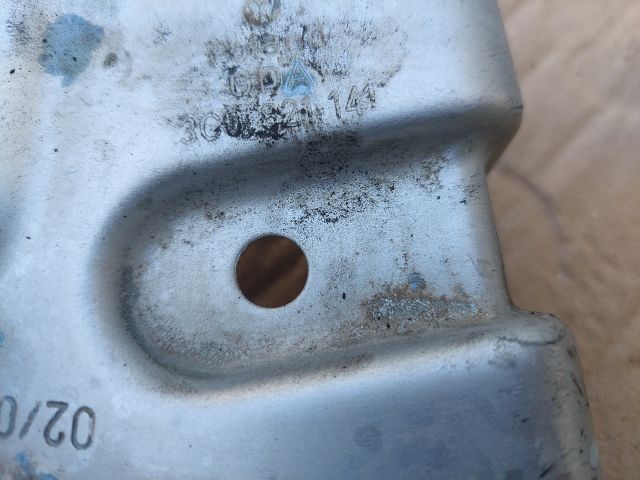 bontott VW PASSAT B6 Bal Sárvédő Oldaltartó