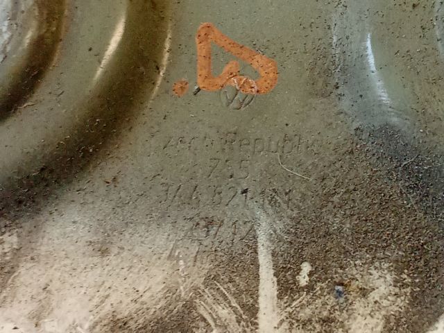 bontott VW PASSAT B6 Bal Sárvédő Oldaltartó