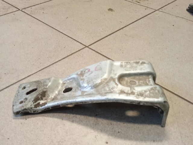 bontott VW PASSAT B6 Bal Sárvédő Oldaltartó