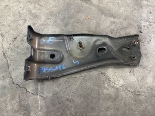 bontott VW PASSAT B6 Bal Sárvédő Oldaltartó