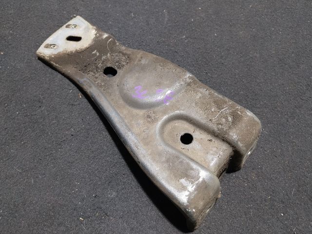 bontott VW PASSAT B6 Bal Sárvédő Oldaltartó