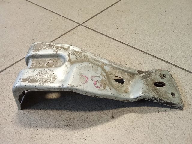 bontott VW PASSAT B6 Bal Sárvédő Oldaltartó