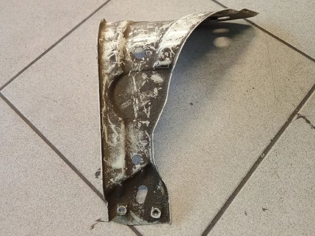 bontott VW PASSAT B6 Bal Sárvédő Oldaltartó