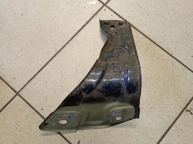 bontott VW PASSAT B6 Bal Sárvédő Oldaltartó